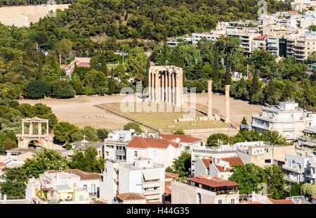 Vogelperspektive von der Bogen des Hadrian und der Tempel des Olympischen Zeus, Athen, Griechenland Stockfoto