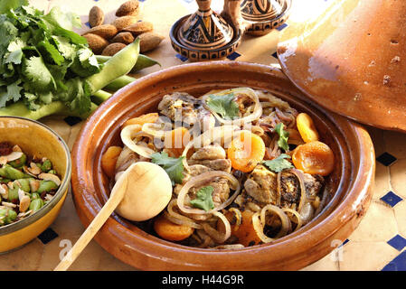 Keramikschale, Couscous, Lamm, Aprikose, Stockfoto