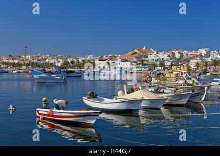 Portugal, Algarve, Lagos, Fischerei Hafen, Stiefel, Tourismus, Landschaft, Reisen, Küstenstadt, Leute, Mann, Fischer, Angelboote/Fischerboote, Reflexion, Europa, Stockfoto