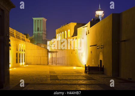 Vereinigte Arabische Emirate, Dubai, Al Fahidi Fort, das Dubai Museum, Beleuchtung, Abend, Stockfoto