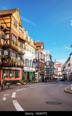 Colmar, Frankreich - 8. November 2014: Colmar Street View zu bunten Häuser traditionelle Frankreich Stockfoto