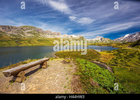 Blick auf Tannesee und Schweizer Alpen Panorama von Melchsee Frutt, Schweiz, Europa Stockfoto