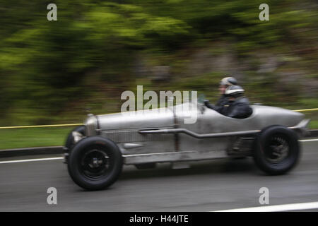 Kessel-Bergrennen, Oldtimer Auto, Berg passage, Deutschland, Bayern, Kessel-Berg, Bergrennen, Rennen, Teilnehmer, Oldtimer-Rennen, historisch, Festveranstaltung, Oldtimer, Fahrzeug, Auto, Event, erinnert Reise, Fahrer, Fahrer, Reise, Stockfoto