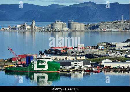HAMMERFEST, Norwegen - Schiffe in den Hafen-Hammerfest Stockfoto