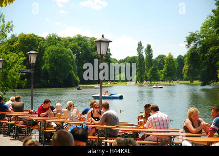 Deutschland, Bayern, München, englischer Garten, Kleinhesseloher See, Meer-Café, Terrasse, Gäste, Stockfoto