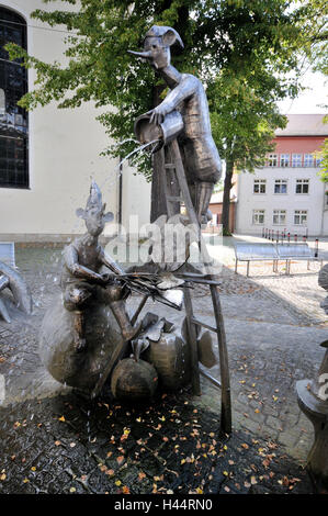 Nun, Kunst, Figuren, Ehm Welk Straße, Lübbenau, Brandenburg, Deutschland, Stockfoto