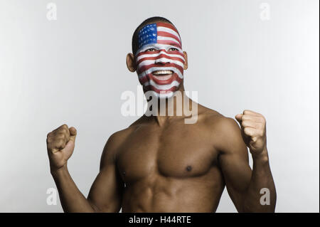 Fußball-Fan, Männlich, dunkel-enthäuteten, kostenlose oberen Teil des Körpers, Gesichts-Malerei, USA-Flagge, Modell freigegeben, Schönheit, Studio, Person, Mann, Fußball, Weltmeisterschaft, WM, Nationalität, Süden, Afrika, Mann, Nigerianer, ausgeschnitten, die USA, Bemahlun Stockfoto