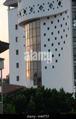 Türkei, Belek, Hotel Magic Life, Hauptgebäude, Detail, Reiseziel, Reiseziel, Urlaub, Reisen, Hotel, Gebäude, Hotelgebäude, Architektur, Fassade, Glas, Fenster, Spiegelung, Abendlicht, Stockfoto