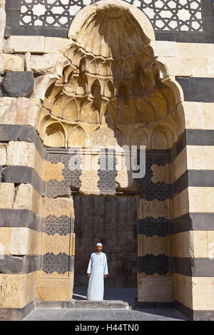 Syrien, Aleppo, Al-Dschami' al-Kabir, Omayyaden-Moschee, Tor, Mann, Stockfoto