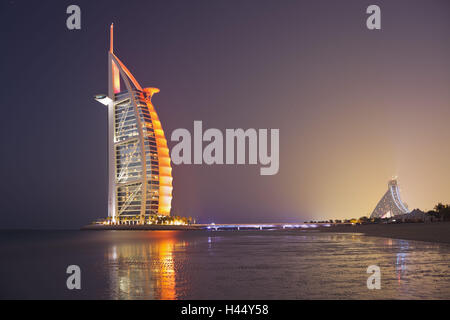 Vereinigte Arabische Emirate, Dubai, Burj Al Arab, Abendstimmung, Stockfoto
