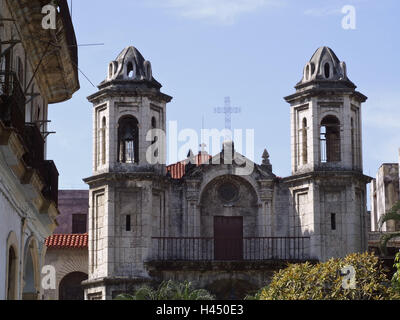 Iglesia Y Monasterio de San Francisco de Asis, Kloster, Altstadt, Havanna, Kuba, Feiertag Bestimmungsort, Zielort, der Karibik, Tourismus, Urlaub, Ort von Interesse, Denkmal, Struktur, historisch, Münster, Kreuzgang Pflanze, Kloster bauen, Barock, Kirche, Türme, Glockentürme, Kreuz, Religion, glauben, Stockfoto