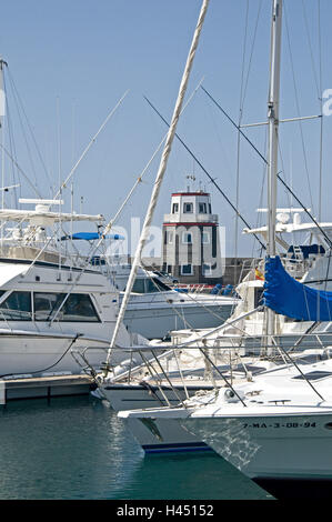 Kanarische Inseln, Lanzarote, Puerto Calero, Yachthafen, Leuchtturm, Stockfoto