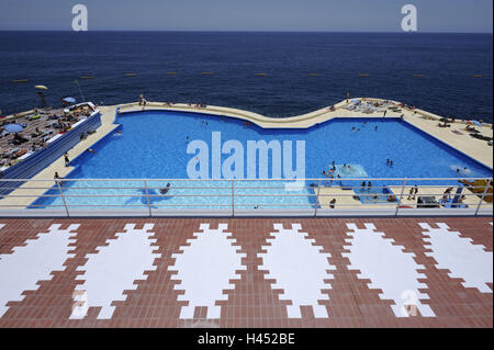 Portugal Insel Madeira, Funchal, Schwimmbad Lido, Blick aufs Meer, Stockfoto