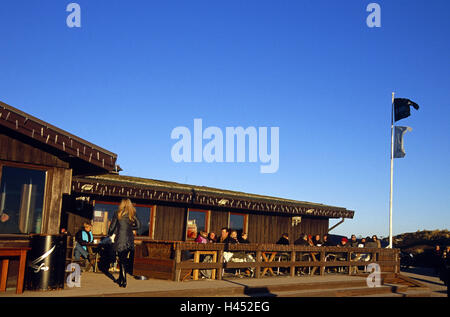 Deutschland, Schleswig - Holstein, Insel Sylt, Rantum, Strand-Bar, Terrasse, Gäste, Winter, der Nordsee-Insel-Nordsee Stockfoto