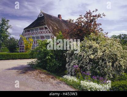 Deutschland, 4 Land, Curslack, Fachwerkhaus, Strohdach, Norddeutschland, niedrigere Sachsen, 4 Landung, Haus, Bauernhof, Wohnhaus, Reetgedeckt, Reet, Fachwerk, Architektur, Sträucher, Blüte, draußen, menschenleer, Stockfoto