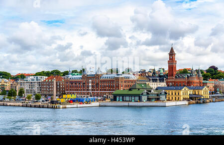 Blick auf das Stadtzentrum und den Hafen von Helsingborg in Schweden Stockfoto