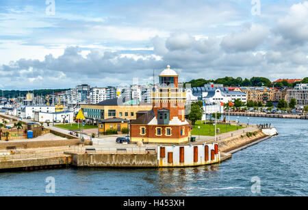 Leuchtturm am Hafen von Helsingborg in Schweden. Stockfoto