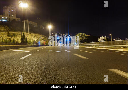 Schöne Brücke in der Nacht in Haifa Israel Stockfoto