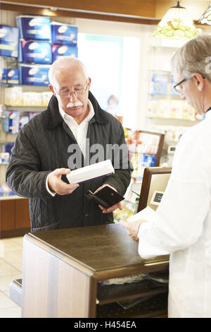 Mann, Apotheke, Rezept, Medikament, Stockfoto