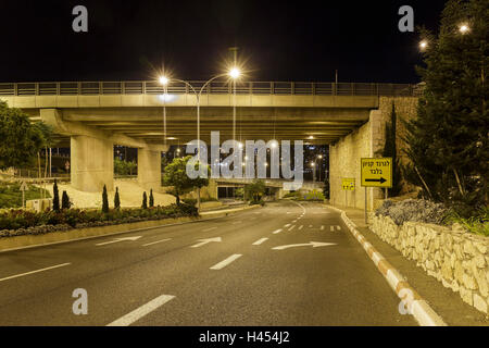 Schöne Brücke in der Nacht in Haifa Israel Stockfoto