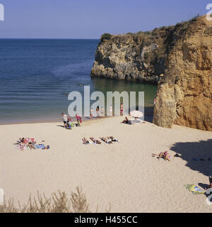 Portugal, Algarve, Lagos, Strand, Touristen, kein Model-Release, Europa, Ziel, sandigen Strand, Küste, Rock, Galle Küste, Sandsteinfelsen, Bucht, Meer, Person, Tourismus, Badende, sonnen sich, haben ein Bad, Stockfoto