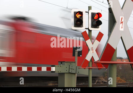 Bahnübergang, Andreaskreuz, Ampel, rot, Zug, Stockfoto