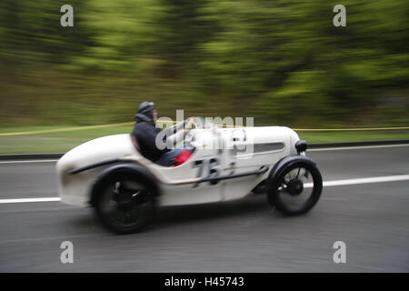 Kessel-Bergrennen, Oldtimer Auto, Bugatti Typ 37 A, Berg passage, Deutschland, Bayern, Kessel-Berg, Bergrennen, Rennen, Teilnehmer, Oldtimer-Rennen, historisch, Festveranstaltung, Oldtimer, Fahrzeug, Auto, Event, erinnert Reise, Fahrer Stockfoto