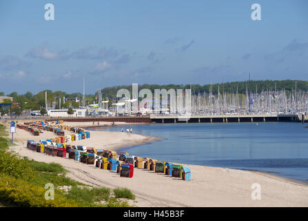 Deutschland, Schleswig - Holstein, Kiel-Schilksee, Strand, Strandkörbe, Stockfoto