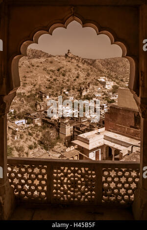 Blick vom Balkon des Amber Fort in Jaipur Stadt in Rajasthan, Indien Stockfoto