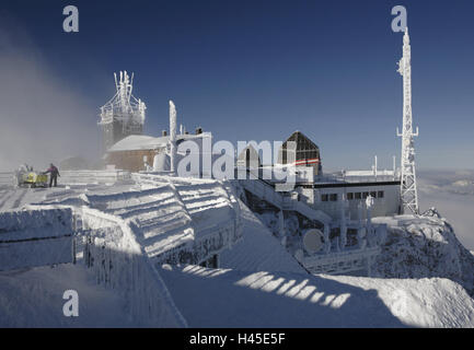 Deutschland, Bayern, Garmisch-Partenkirchen, Wettersteingebirge, Zugspitze, Bergstation, Schnee, Stockfoto