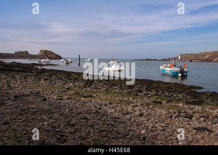 Der Blick, der Blick auf das Meer vom Hafen von Bude, Cornwall. Stockfoto