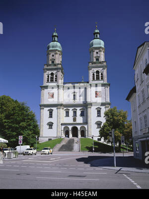 Deutschland, Bayern, Kempten, Pfarrkirche St. Lorenz, Portal, Schwaben, Allgäu, Basilika, Kirche, Religion, glauben, Christentum, Struktur, Architektur, Türme, Türme, Baustil, Barock, Sehenswürdigkeit, Lorenz, Person, draußen, Kirche, Heilige Bau, Taxis, Stockfoto