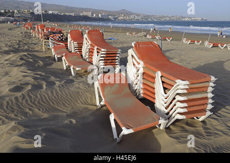 Spanien, Kanarische Inseln, Insel Korn gestapelt Canaria, Maspalomas, Playa del Ingles, Abend, Strand liegend, Stockfoto