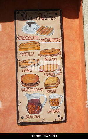 Spanien, Costa Brava, Blanes, bar Les Volt, Menü, Illustration, Reiseziel, Stadt, Tourismus, Urlaub, Sprache, Spanisch, Namen, Snacks, Getränke, Schnellimbiss, bieten, lackiert, außen, Schwarzes Brett, Bar, Gastronomie, Stockfoto