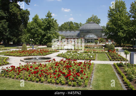 Deutschland, Hessen, Frankfurt am Main, Palmengarten, Eingang, rose, Garten, Park, Park, Botanischer Garten, Garten, Botanik, Pflanzen, Ort von Interesse, Rest, Natur, Eingang Gebäude, Eingang Musterhaus, Gebäude, Wanderwege, Möglichkeiten, Blumen, Blumenbeete, Patches, rosa Flecken, Rosen, Bäume, Menschen, Besucher, Stockfoto