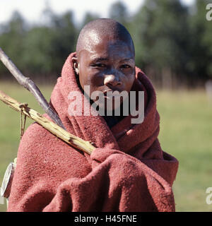 Süden, Afrika, Transkei, Dorf, Xhosa Stamm, Mann, jung, ernst, Porträt, Afrika, Ost-Kap, Xhosa, Xhosas, Kaffern, Bantu Leute, Siedlung, Menschen, Stamm, dunkelhäutige, nicht-weißen, Afrikaner, Beschneidung Tag, Tradition, Decke, verpackt, Fußböden, außerhalb, Stockfoto