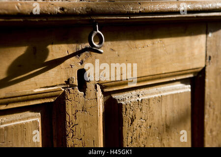 Küchenschrank, altes Schloss, Holzwurm Tracks, Stockfoto