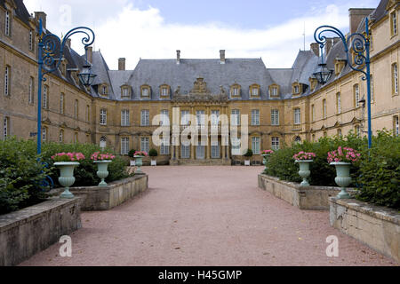 Frankreich, Bourgogne, Saone-et-Loire, Charolles, La Clayette, Corbigny, Chateau de Dree, Schloss Hof, Stockfoto