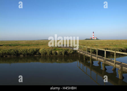 Deutschland, Schleswig-Holstein, Eiderstedt, Westerhever, Tideway, Brücke, Leuchtturm Westerheversand Stockfoto