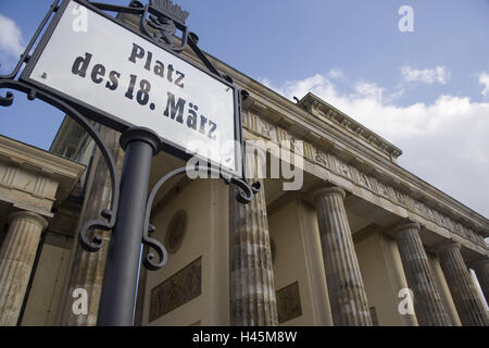 Deutschland, Berlin, Schilder "Platz des 18. März", das Brandenburger Tor, Detail, Stadt, Hauptstadt, Ziel, Aufbau, Ziel Bau, Architektur, Struktur, Wahrzeichen, Ort von Interesse, Besichtigungen, Städtereisen, architektonischen Stil Klassizismus, Stockfoto