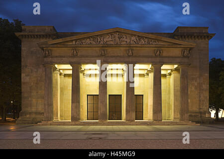 Deutschland, Berlin, neue Wache, Beleuchtung, Abend, Europa, Berlin Mitte, Hauptstadt, Stadt, Teil der Stadt, Gebäude, Struktur, Architektur, Ort von Interesse, architektonischen Stil Klassizismus, Eingang, Portal, Säulen, draußen, menschenleer, Stockfoto