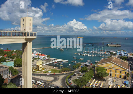 Brasilien, Salvador da Bahia, Elevador Lacerda, Hafen, Blick aufs Meer, Markthalle, Stockfoto