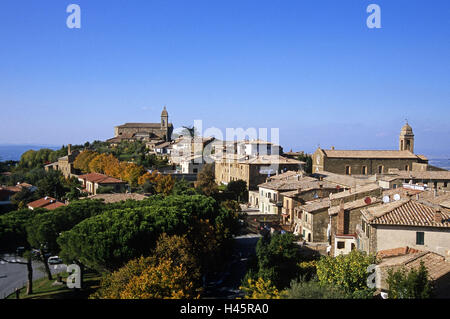 Italien, Toskana, Montalcino, Blick auf die Stadt, Altstadt, Stockfoto