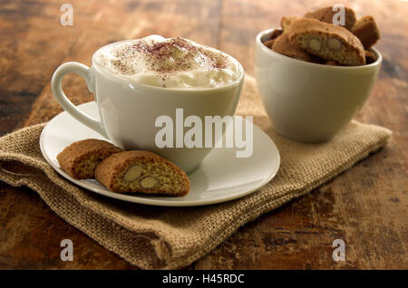 Tasse Cappuccino, Cantuccini, Stockfoto