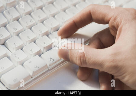 Apple, Mac, Tastatur, Hand, Detail, kurz-Befehl, touch-tone-Kombination, keine Property-Release, Symbol, Logo, Computer, Anwendung, Befehl, Knöpfe, Kombination, Apple-Tastatur, Finger, Tastaturbefehle-kurz-Verknüpfungen, Arbeitsdaten, Computerarbeit, inp Stockfoto