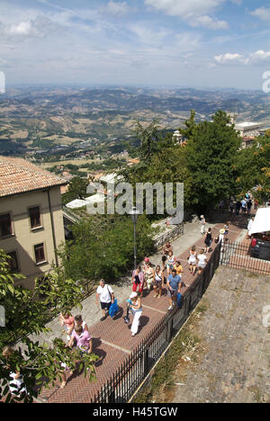 San Marino, Monte Titano, Festung La Guaita, Passanten, Stockfoto