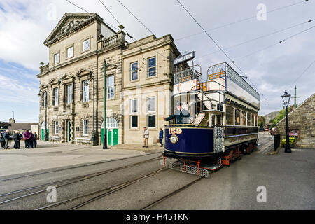 Derby Assembly Rooms & London United elektrische Straßenbahnen Straßenbahn 159 an Crich Tramway Village Crich Matlock Derbyshire in England Stockfoto