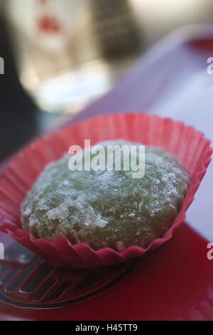 Reiswaffeln, kleine Muffin-Formen, snack, Mochi, Mochi Reisen, süß, in Japanisch, asiatisch, süß, grün, Studio, mittlere Nahaufnahme, Food, Stockfoto