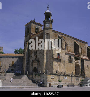 Spanien, Ex-Diärese Dura, Trujillo, Plaza Mayor, Iglesia de San Martin, Europa, Ziel, Ort von Interesse, Stadt, Zentrum, historisch, Aufbau, Struktur, Architektur, alt, draußen, Kirche, Kirche, Heilige Bau, Kirchturm, Treppen, Passanten, Person, glauben, Religion, Christentum, Stockfoto