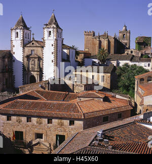 Spanien, Extremadura, Caceres, Stadtbild, Iglesia de San Francisco Javier, Europa, Stadt, Reiseziel, Attraktion, Gebäude, Bau, Architektur, Anbetung, Heiliger, Kirche Kirchtürme, Zwillingstürme, glauben, Religion, Christentum, World Heritage Site, Häuser Stockfoto